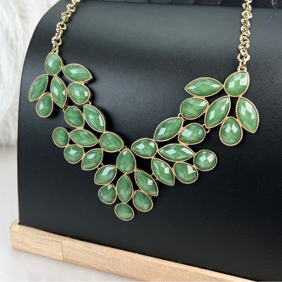 Aged goldtone, green costume statement necklace - Picture 9 of 10